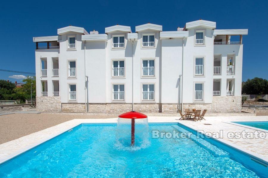 Područje Vodica, novoizgrađeni apartmani u blizini mora