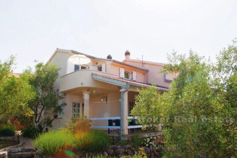 Øya Krk, hus i et rolig sted