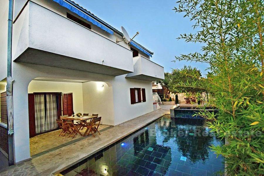 Ostrov Čiovo, samostatně stojící dům s bazénem