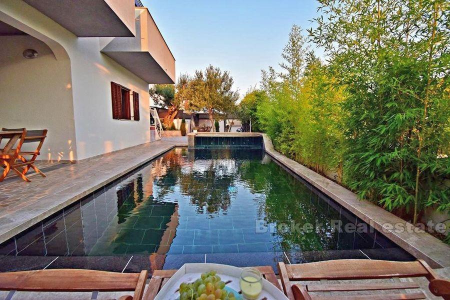 Ostrov Čiovo, samostatně stojící dům s bazénem