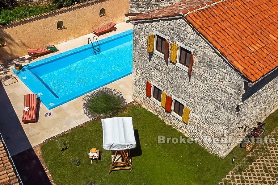 Pazin, casa indipendente in pietra in una posizione tranquilla