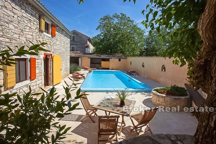 Pazin, samostatně stojící kamenný dům na klidném místě