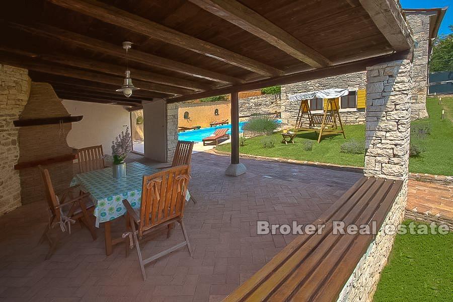 Pazin, samostatně stojící kamenný dům na klidném místě