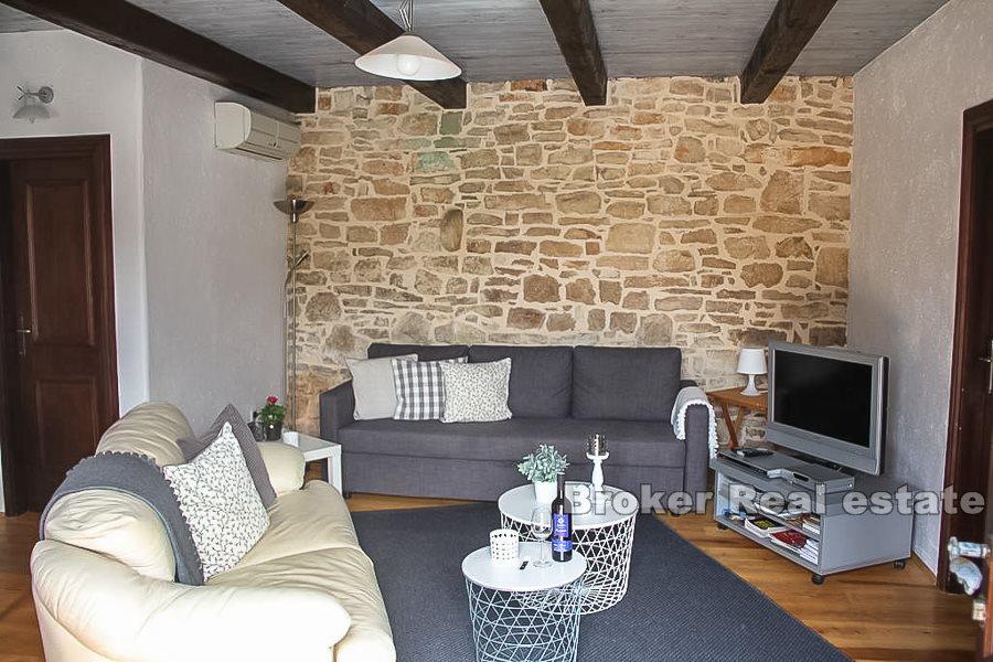 Pazin, samostatně stojící kamenný dům na klidném místě