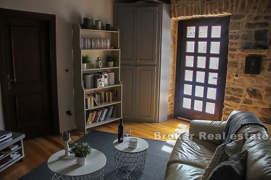 Pazin, samostatně stojící kamenný dům na klidném místě