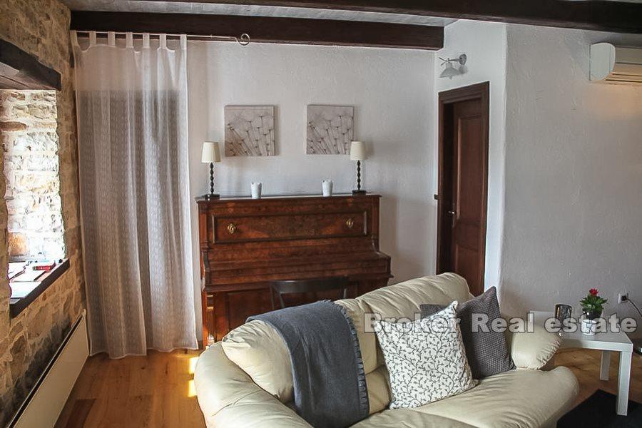 Pazin, samostatně stojící kamenný dům na klidném místě