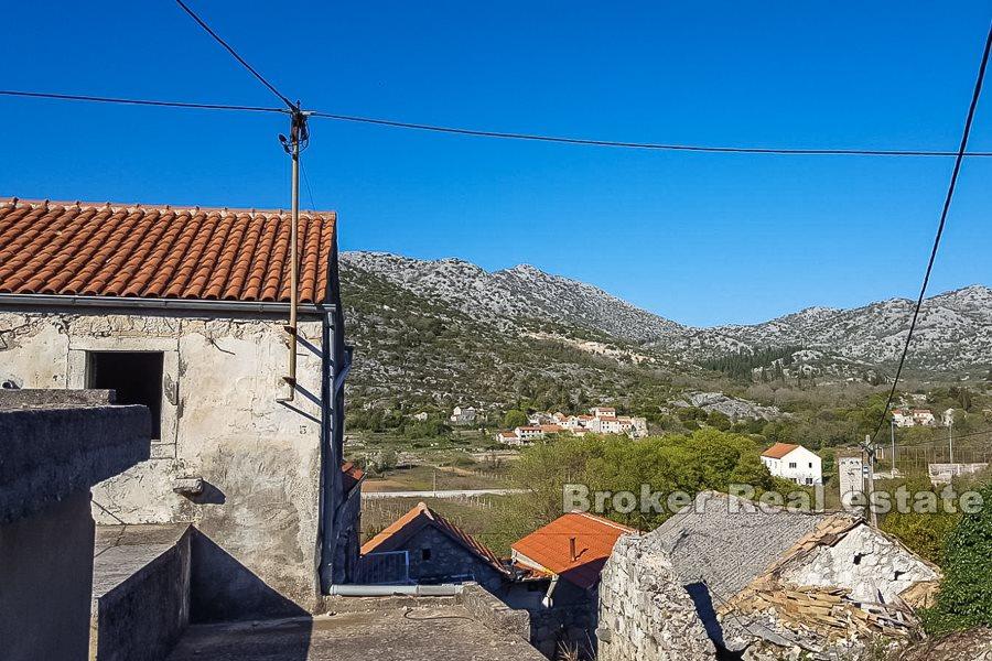 Ploce, semi-detached stone house ruin