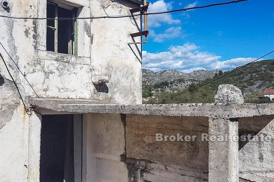 Ploce, semi-detached stone house ruin