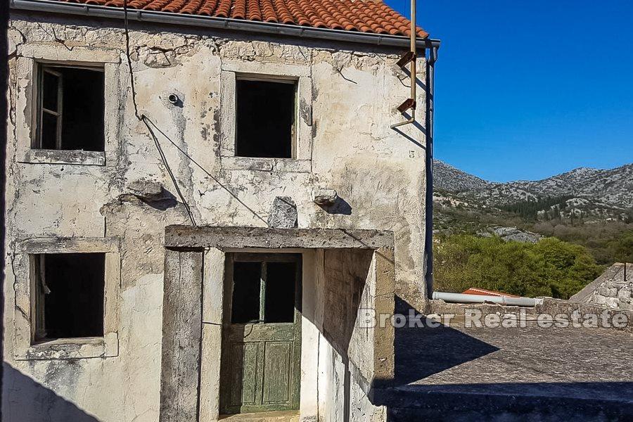 Ploce, semi-detached stone house ruin
