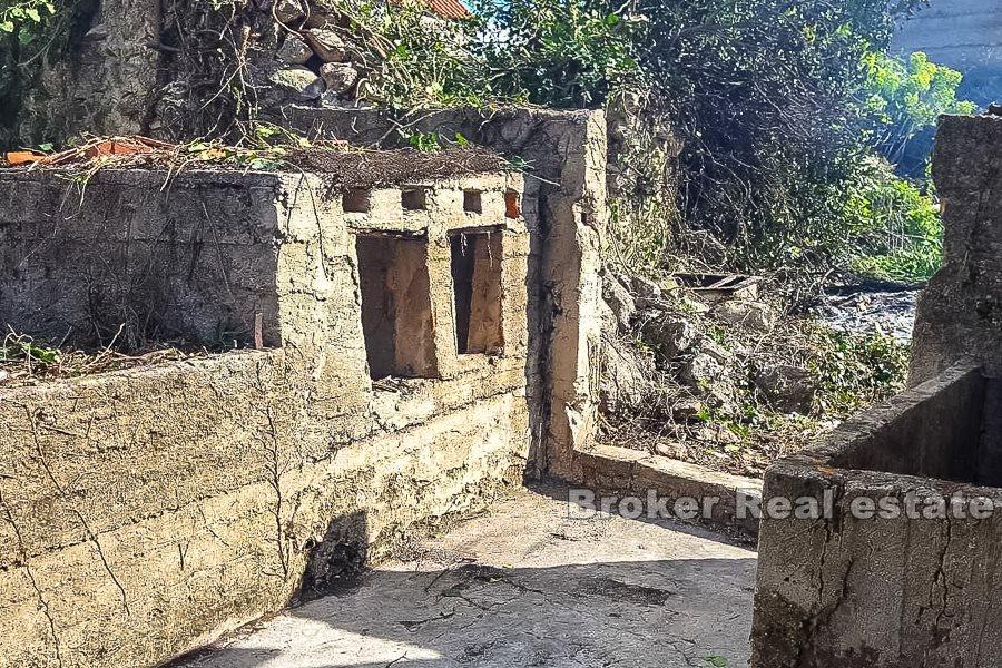 Ploce, semi-detached stone house ruin