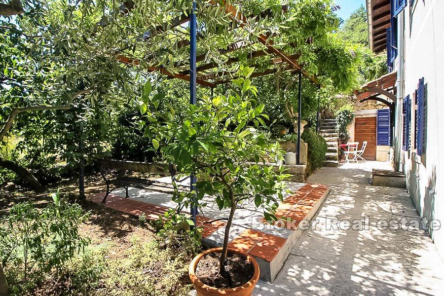 Rijeka, maison individuelle avec grand terrain