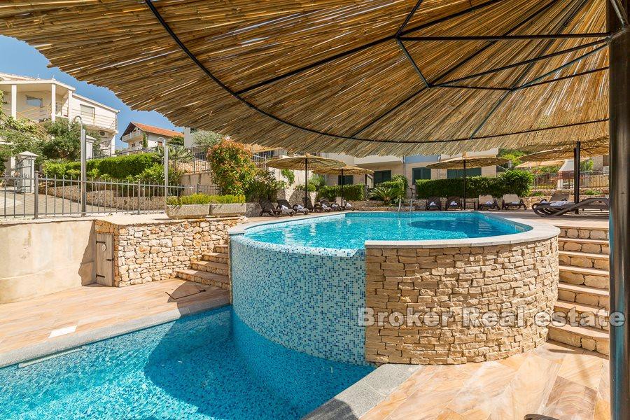 Øya Ciovo, leiligheter med basseng og havutsikt