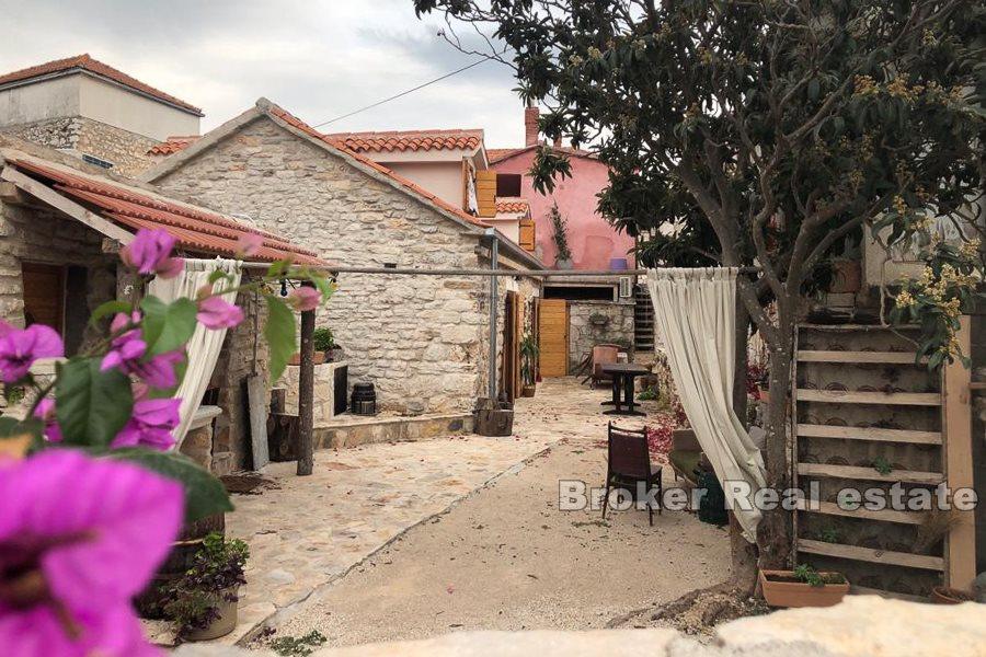 Isola di Solta, due case in pietra