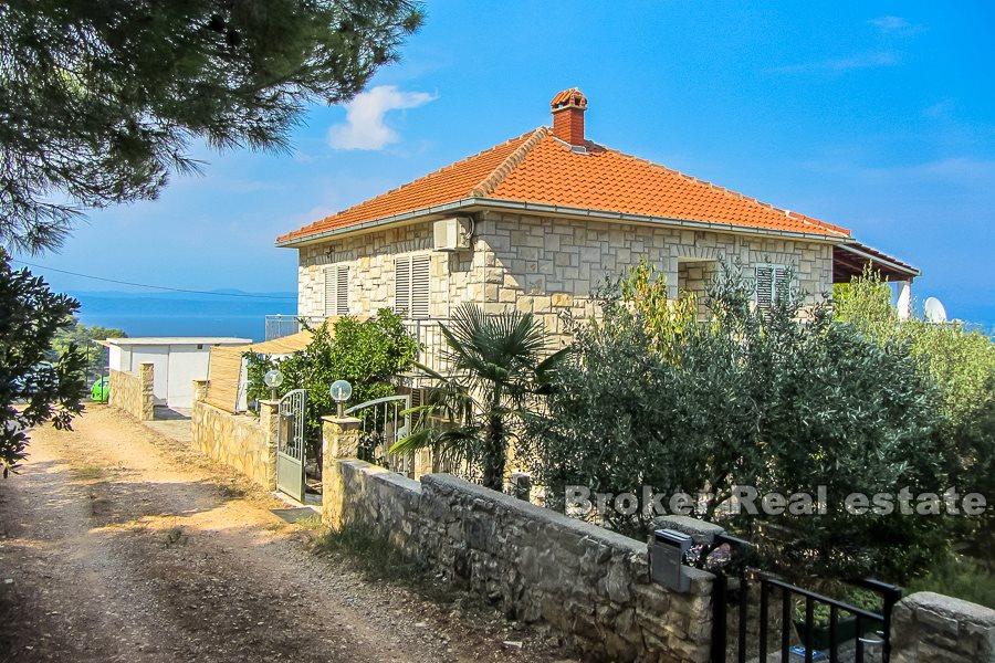 Île de Solta, maison individuelle de deux étages