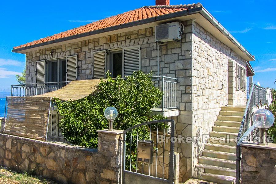Île de Solta, maison individuelle de deux étages