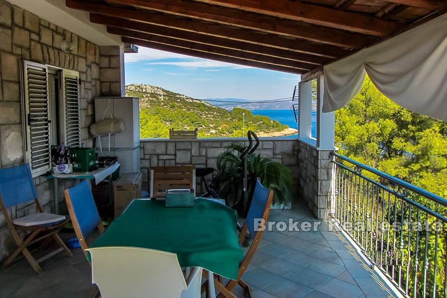 Île de Solta, maison individuelle de deux étages