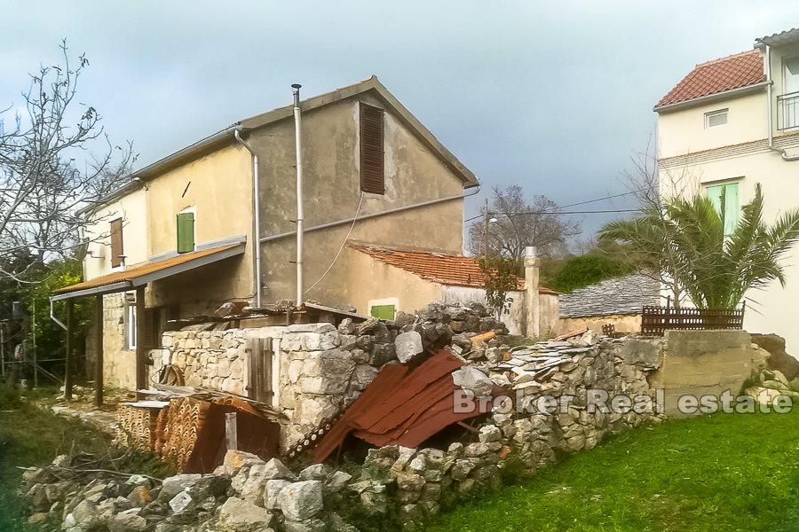 Ostrov Vis, dvojdomek a zemědělská půda