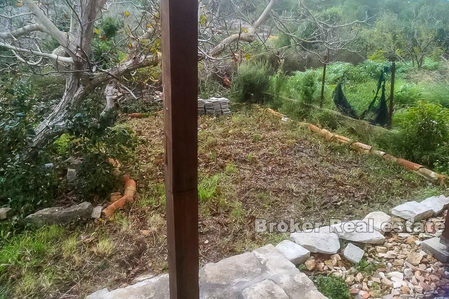 Ostrov Vis, dvojdomek a zemědělská půda