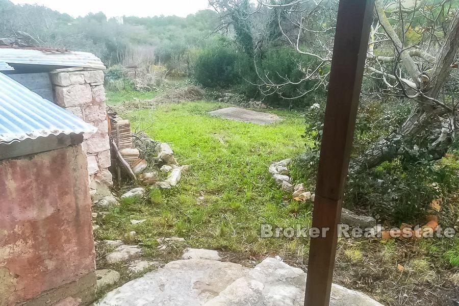 Ostrov Vis, dvojdomek a zemědělská půda