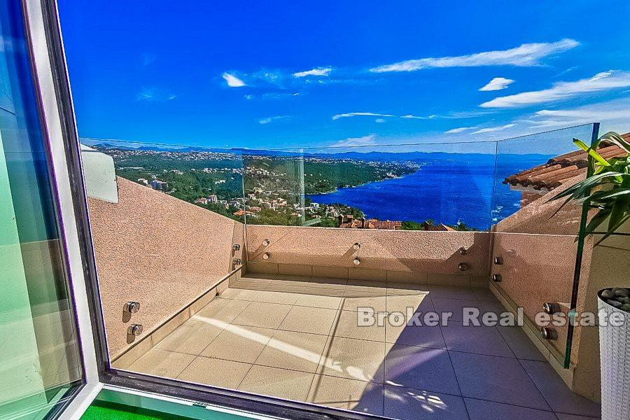 Opatija, dwupoziomowy apartament z dwiema sypialniami i widokiem na morze