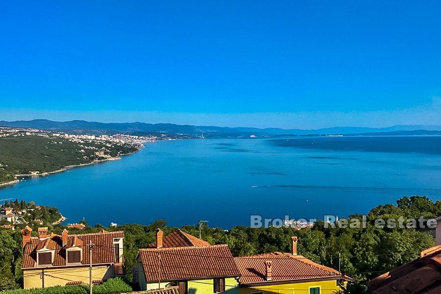 Opatija, dwupoziomowy apartament z dwiema sypialniami i widokiem na morze