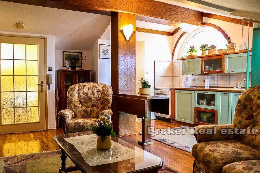 Opatija, dwupoziomowy apartament z dwiema sypialniami i widokiem na morze