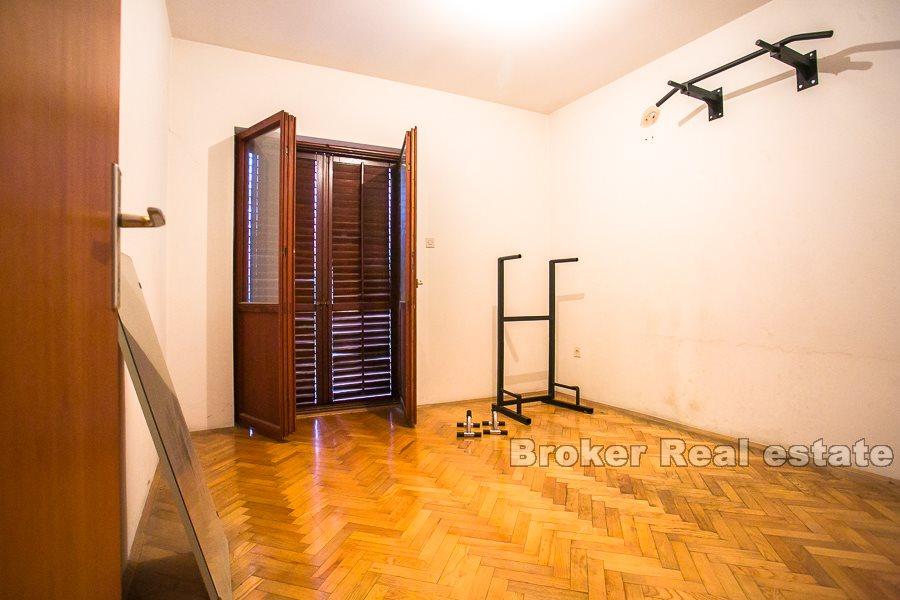 I nærheten av Split, tomannsbolig nær sjøen