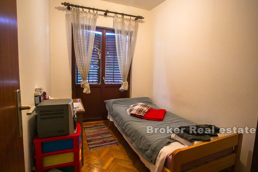 I nærheten av Split, tomannsbolig nær sjøen