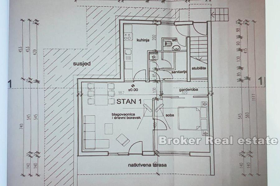 I nærheten av Split, tomannsbolig nær sjøen
