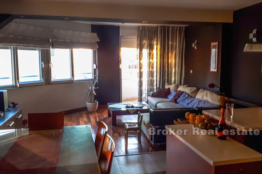 Split, romslig leilighet med havutsikt