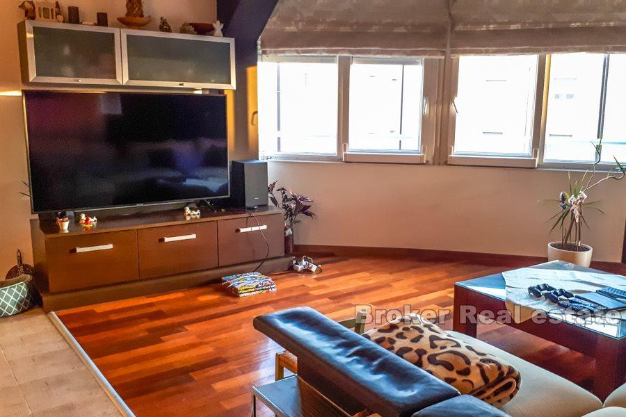 Split, romslig leilighet med havutsikt