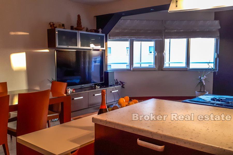 Split, appartement spacieux, avec vue sur la mer