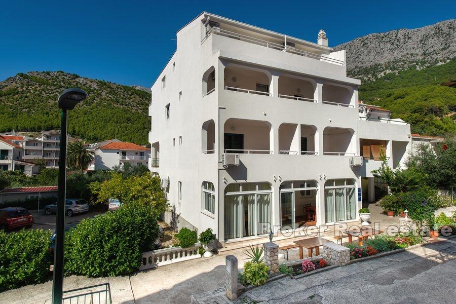 Makarska, Drvenik, charmant immeuble avec vue sur la mer