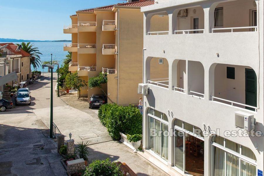 Makarska, Drvenik, charmant immeuble avec vue sur la mer