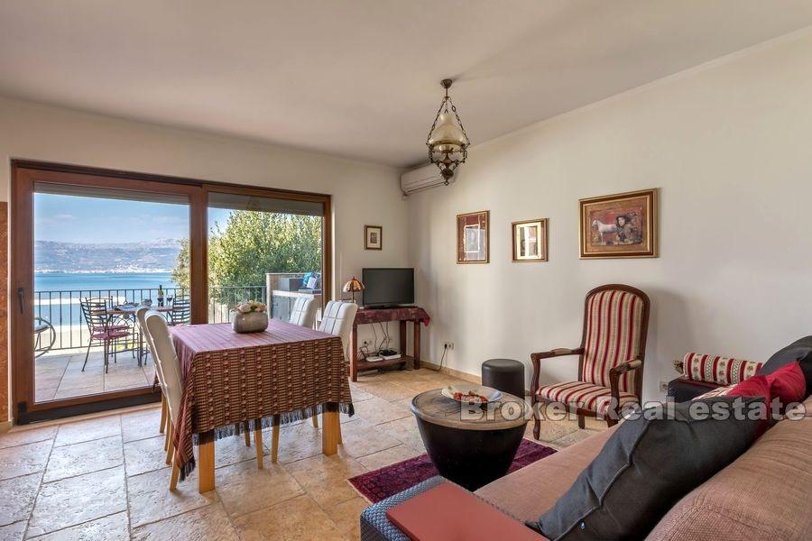 Wyspa Ciovo, dom w drugim rzędzie od morza