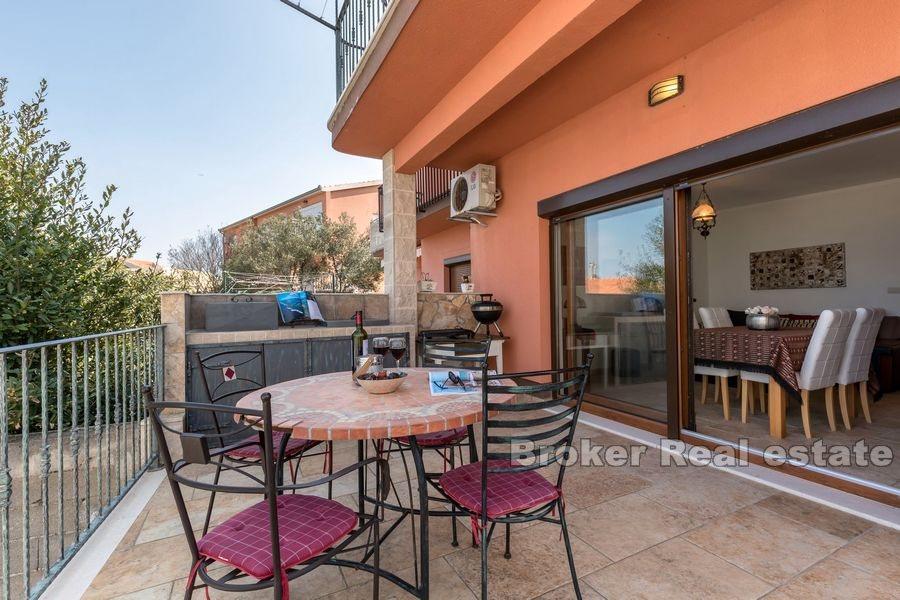 Wyspa Ciovo, dom w drugim rzędzie od morza