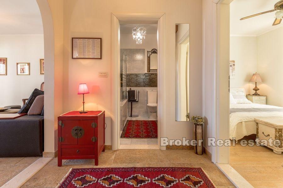 Wyspa Ciovo, dom w drugim rzędzie od morza