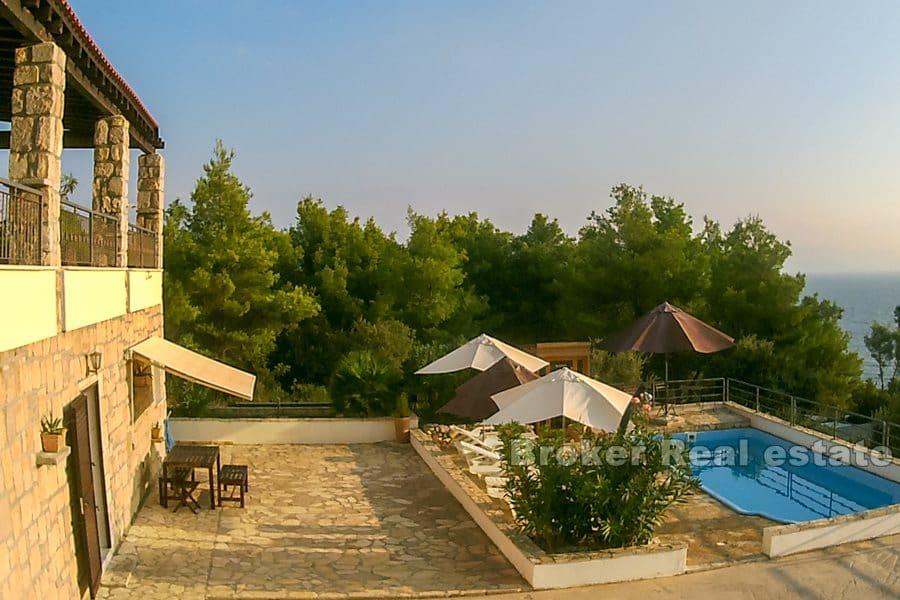 Ostrov Šolta, bytový dům s výhledem na moře