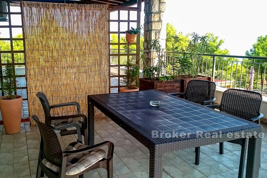 Ostrov Šolta, bytový dům s výhledem na moře