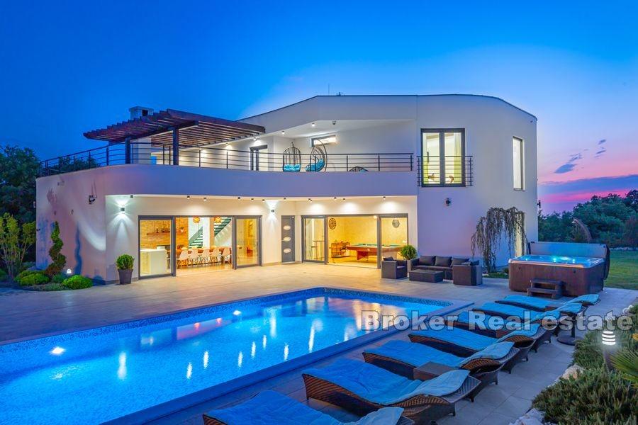 Pula, moderna, bella villa con piscina