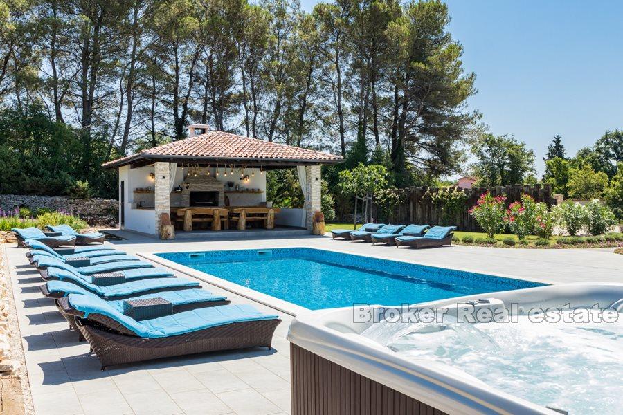Pula, moderna, bella villa con piscina