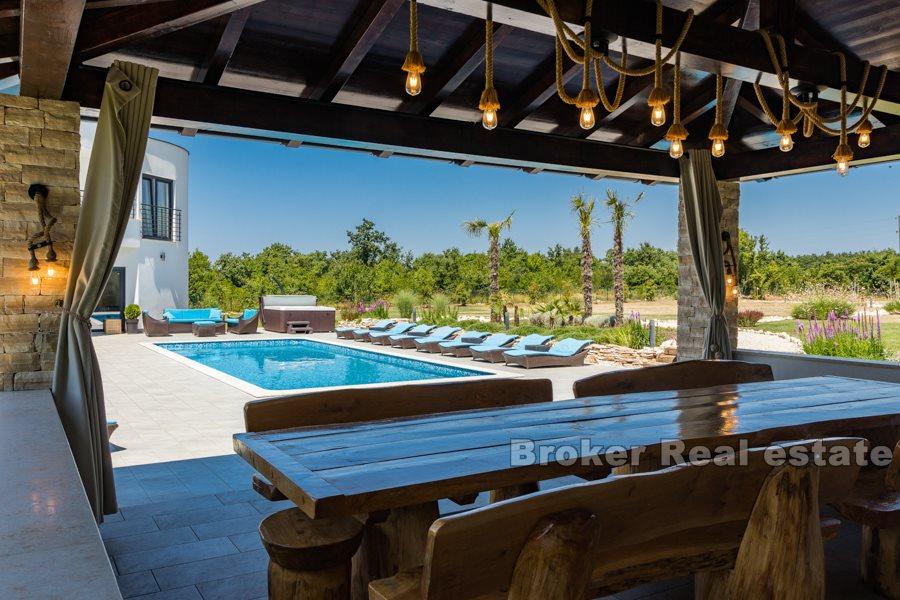 Pula, moderní, krásná vila s bazénem