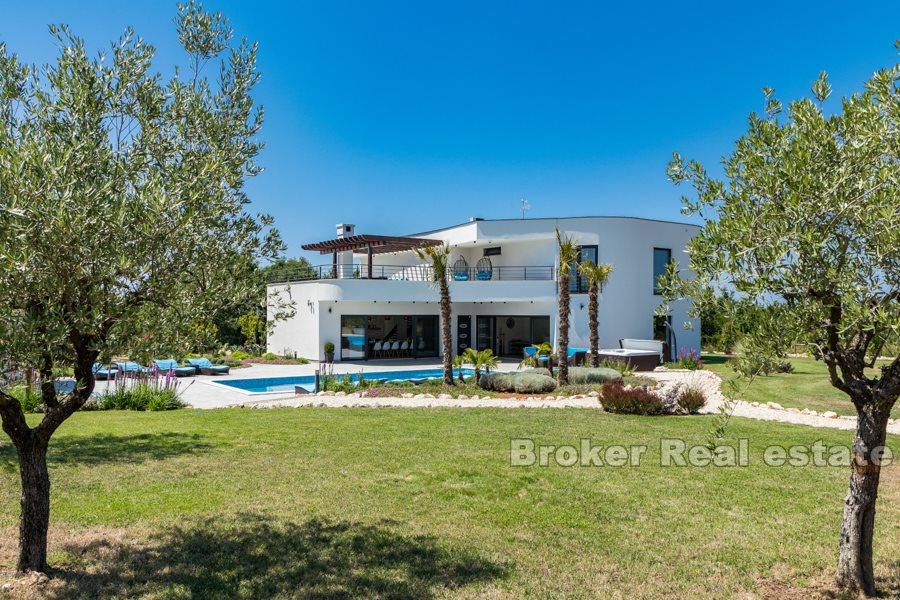 Pula, moderní, krásná vila s bazénem