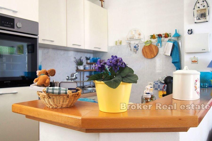 Île de Ciovo, belle maison en immeuble avec vue mer