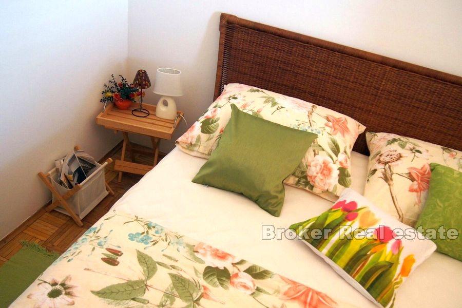 Île de Ciovo, belle maison en immeuble avec vue mer