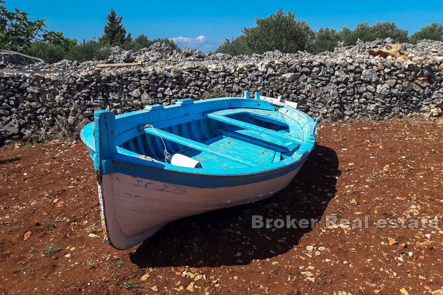 Otok Hvar, renovirane kamene kuće