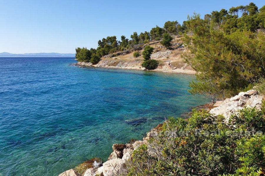 Isola di Brac, terreno agricolo sul mare