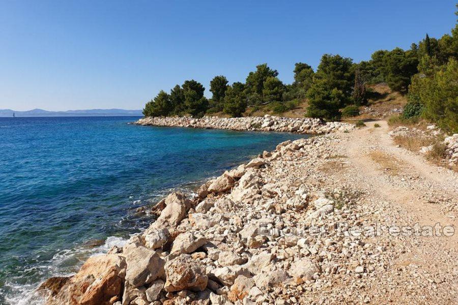 Isola di Brac, terreno agricolo sul mare