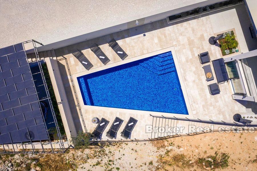 Île de Brac, villa moderne nouvellement construite avec piscine