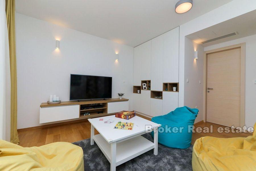 Île de Brac, villa moderne nouvellement construite avec piscine